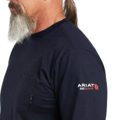 Ariat Shirts: Men's 10039294 Navy USA FR Stretch Logo T-Shirt 9 Ariat Shirts: Men's 10039294 Navy USA FR Stretch Logo T-Shirt -Wrangler Shop s22 mns work 10039294 detail02